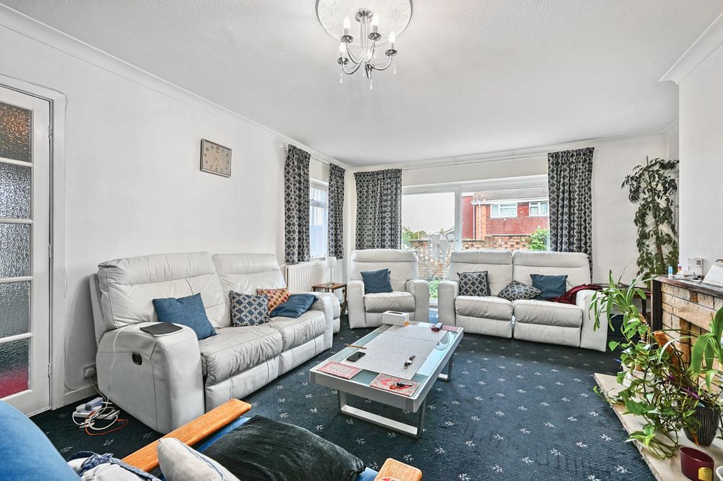 Property photo 2 of 17