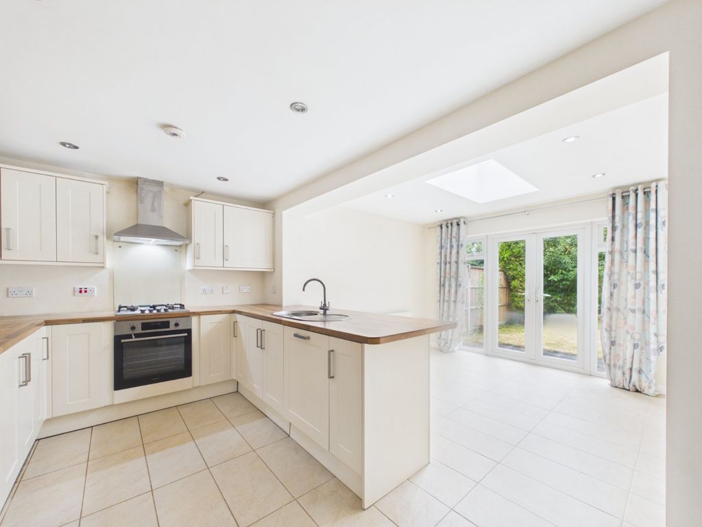Property photo 3 of 14 Kitchen/Dining