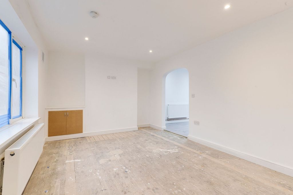 Property photo 3 of 15 Living Room