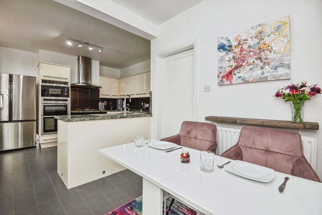 Property photo 3 of 19 Kitchen Diner