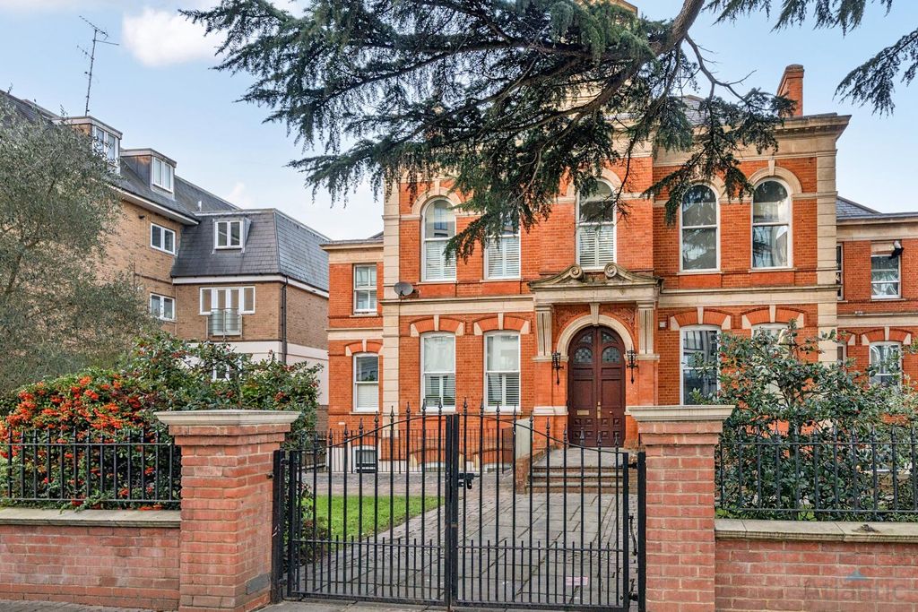 Property photo 1 of 12 2 Bed Apartment For Sale Station Road, Barnet En5