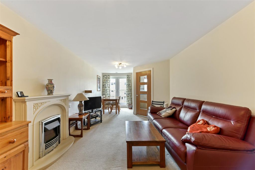 Property photo 1 of 25 Lounge .Jpg
