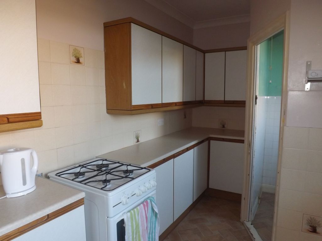 Property photo 3 of 8 Kitchen