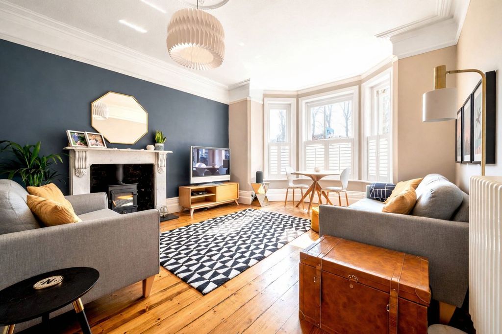 Property photo 3 of 11 Lounge