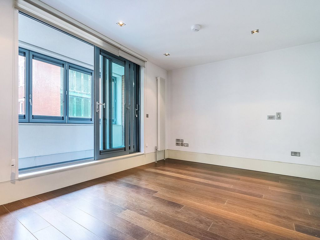 Property photo 2 of 19 Slingsby Place