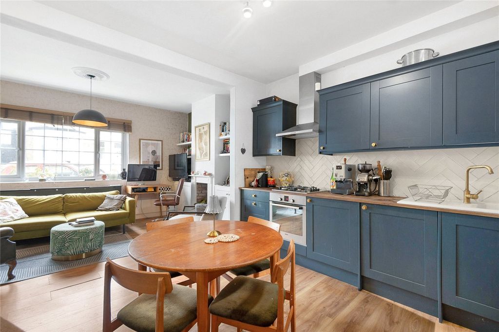 Property photo 3 of 12 Dining / Kitchen