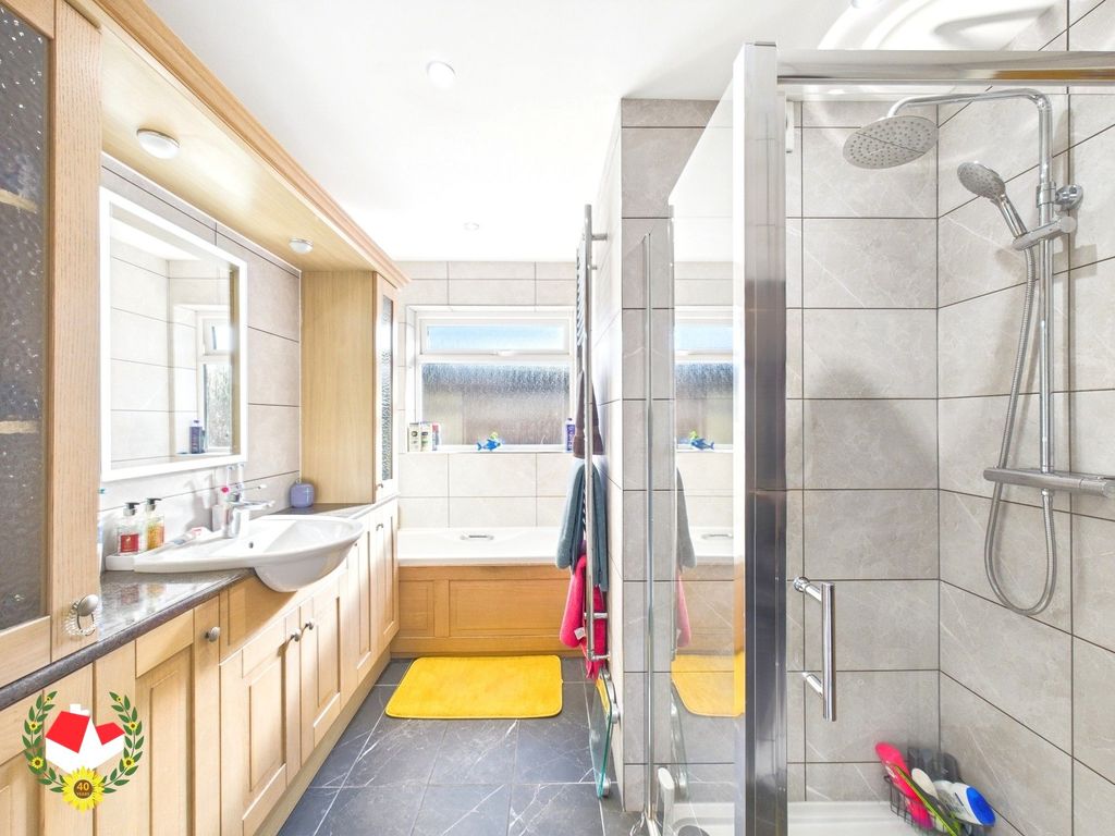 Property photo 3 of 17 Photo 6