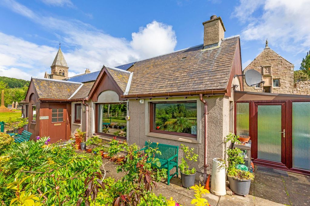 Property photo 1 of 12