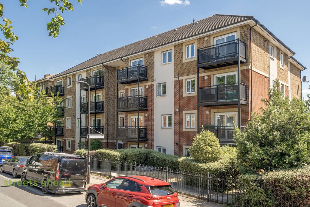 Property photo 1 of 9 7A0F9c3F-86A6-479...