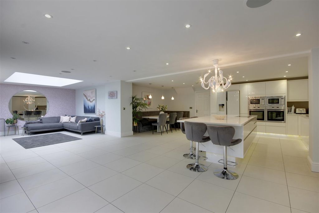 Property photo 1 of 25 Open Plan Living Kitchen