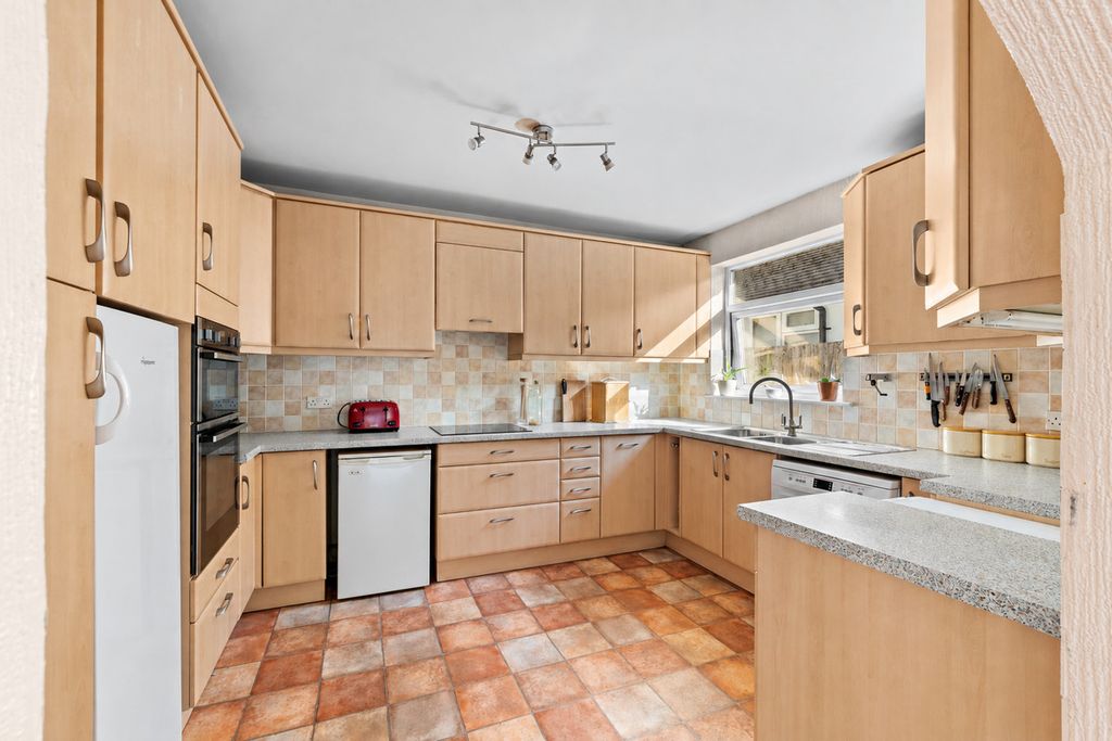 Property photo 3 of 13