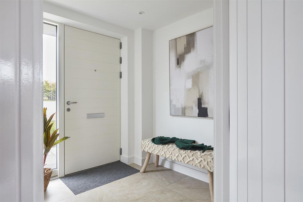 Property photo 2 of 34