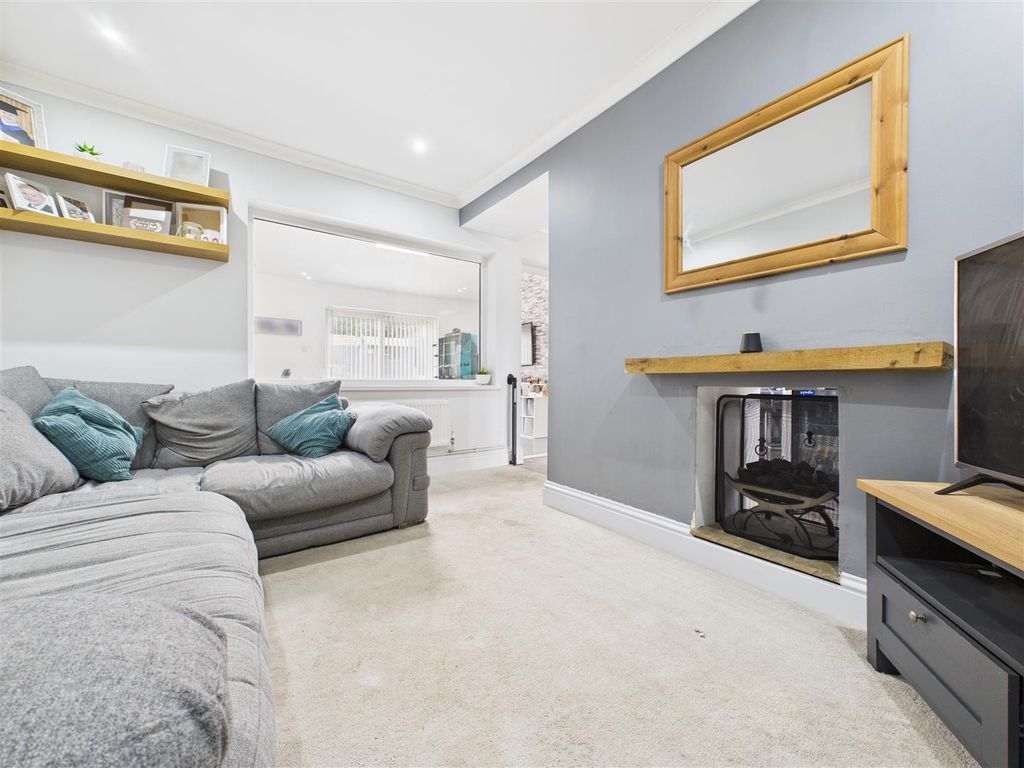 Property photo 3 of 18 Cam02453G0-Pr0113-Still013.Jpg