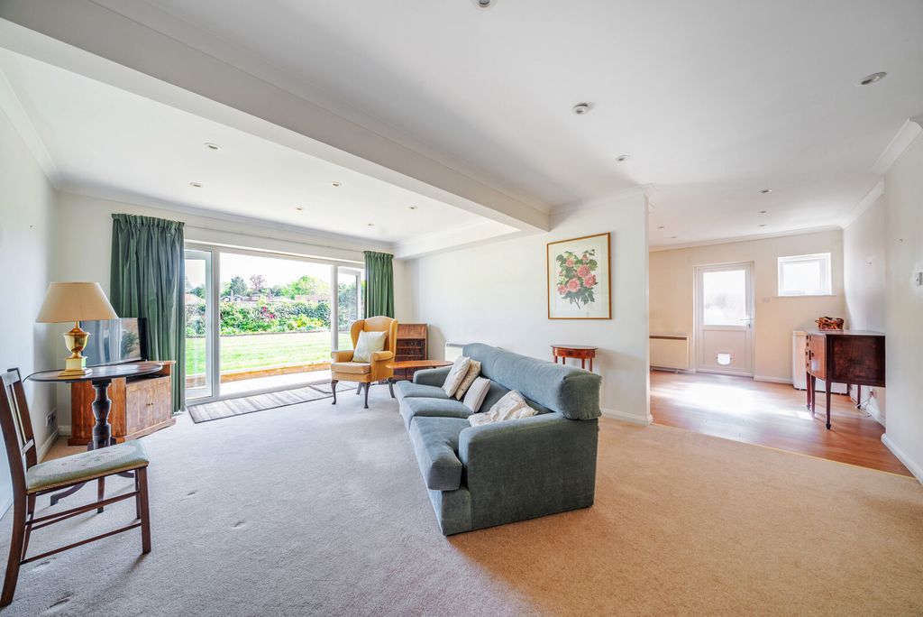 Property photo 3 of 15 Sitting Room
