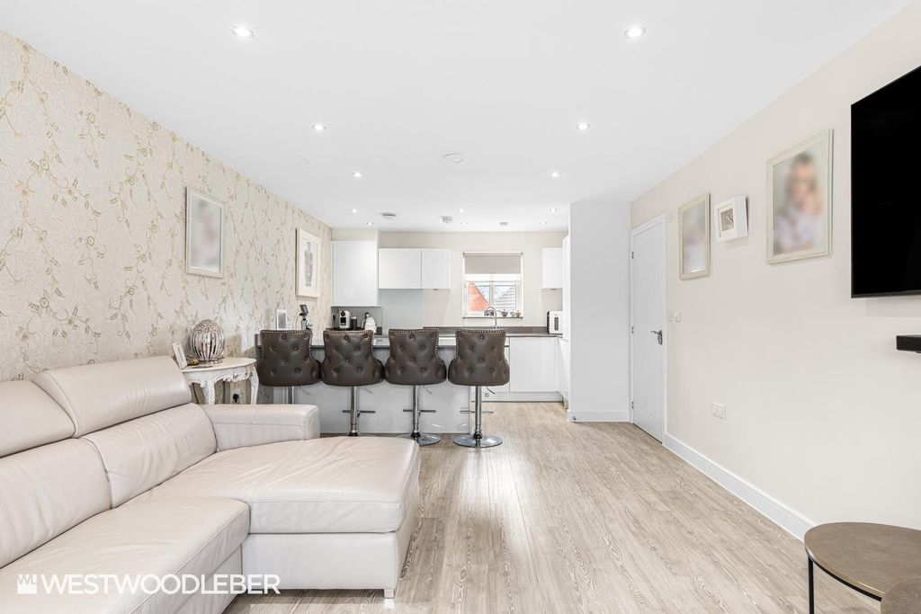 Property photo 2 of 20 Bidwellcourt_12.Jpg