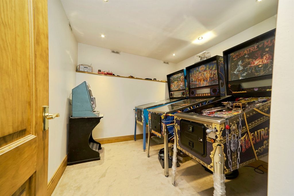 Property photo 3 of 28