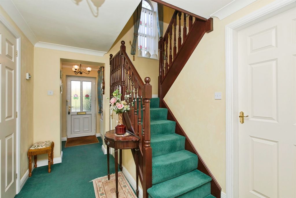Property photo 2 of 20