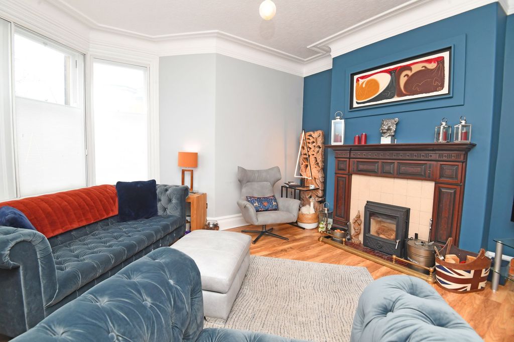 Property photo 2 of 20