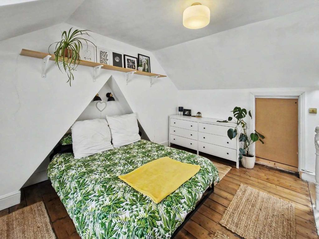 Property photo 2 of 40 5193544
