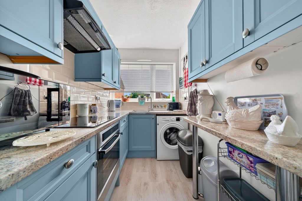 Property photo 2 of 17 Kitchen