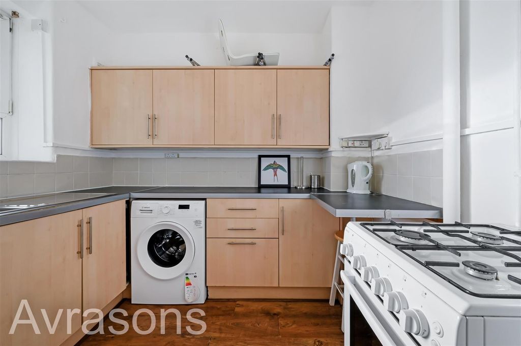 Property photo 3 of 11 Kitchen