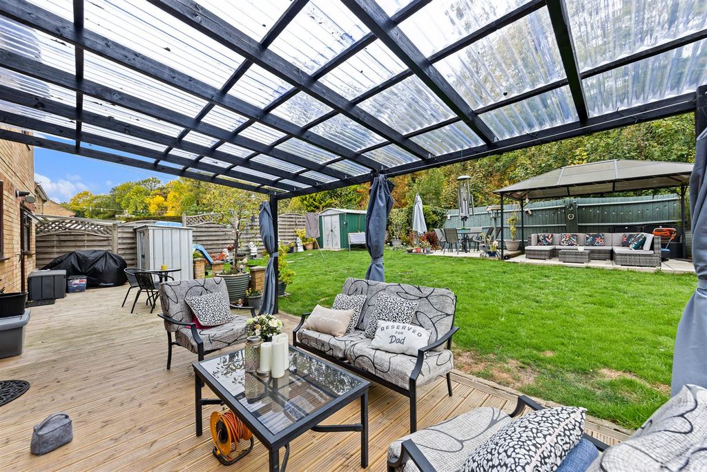 Property photo 2 of 32 Garden