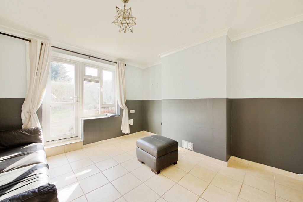 Property photo 3 of 11 Photo
