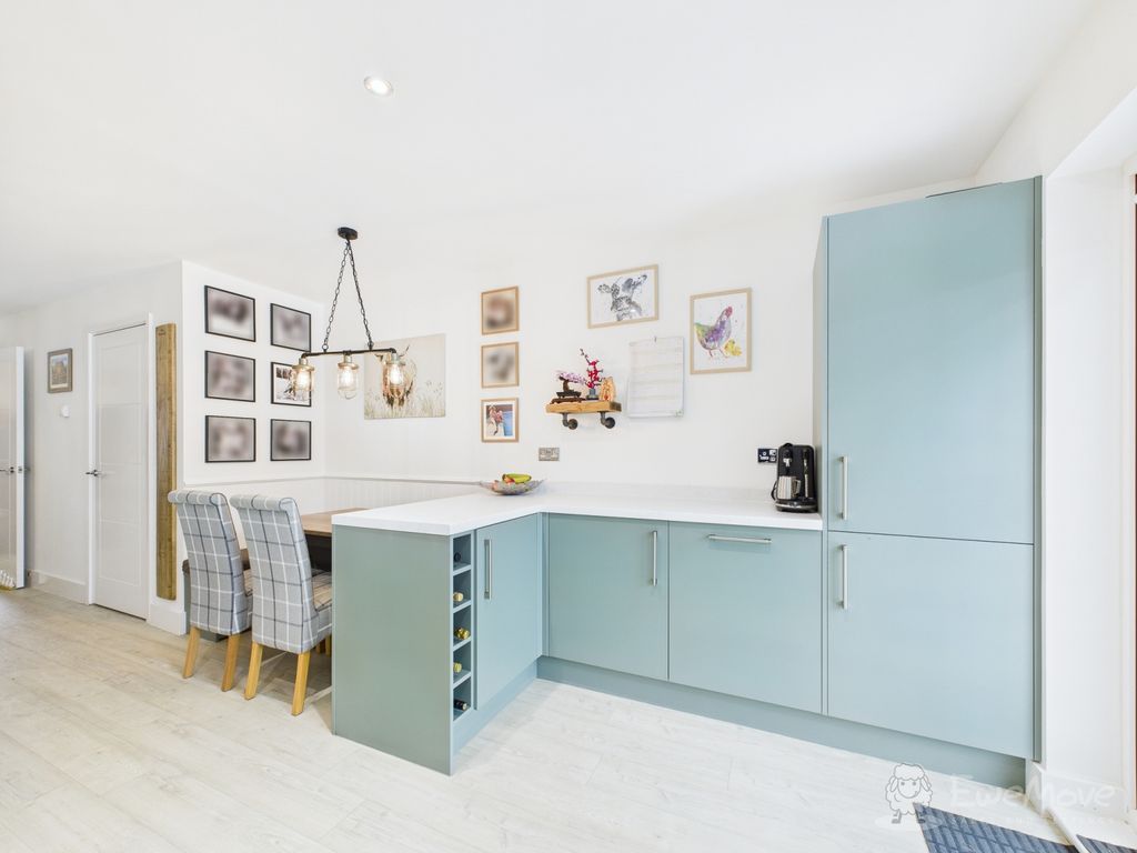 Property photo 3 of 17 Cam03624G0-Pr0185-Still021