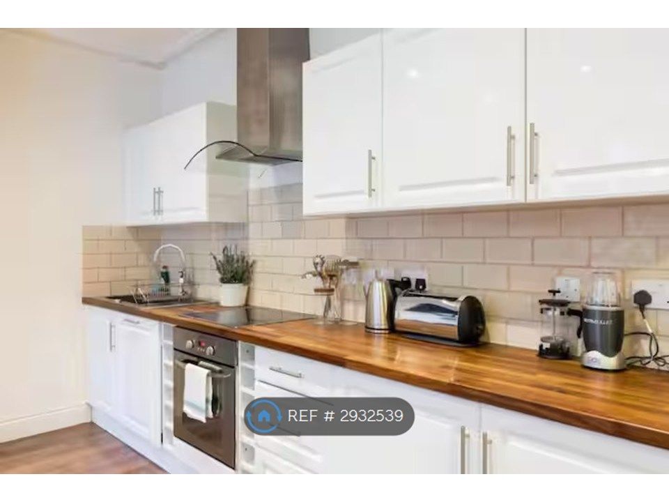 Property photo 3 of 15 Kitchen