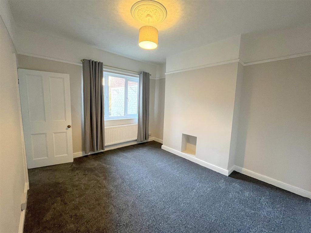 Property photo 3 of 8 Dining Room