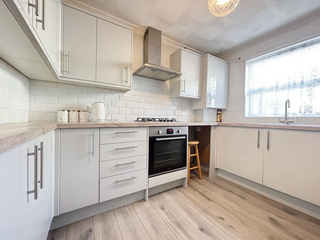 Property photo 1 of 9 Photo 7