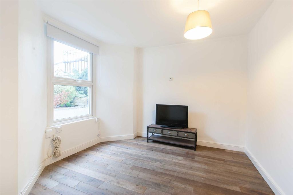 Property photo 2 of 8
