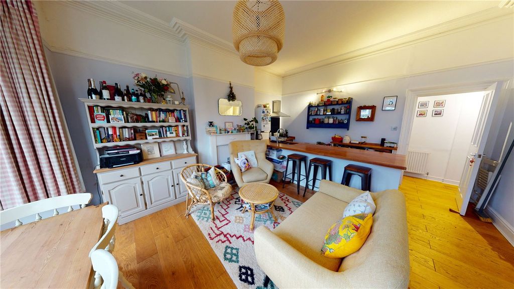 Property photo 3 of 8 Picture No. 11