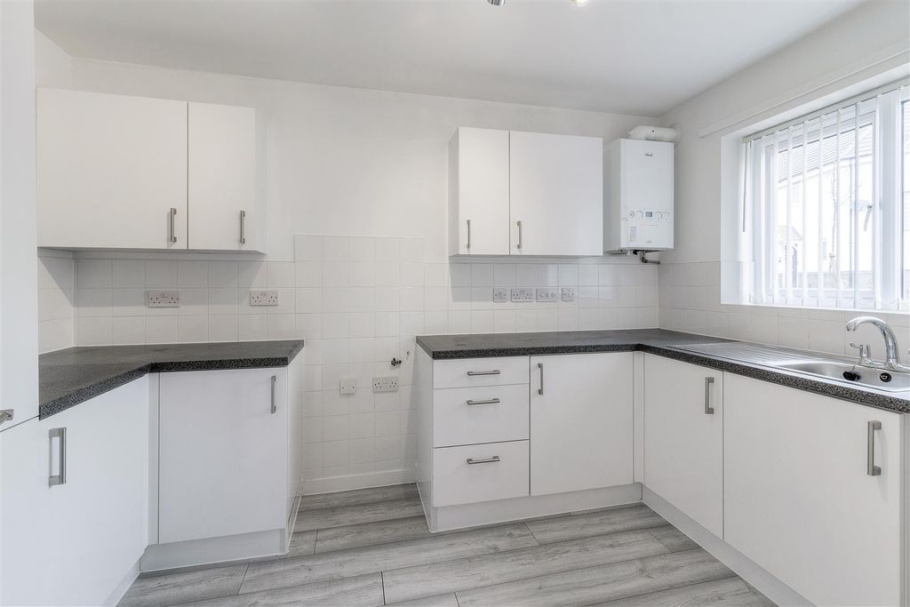 Property photo 2 of 15 Kitchen