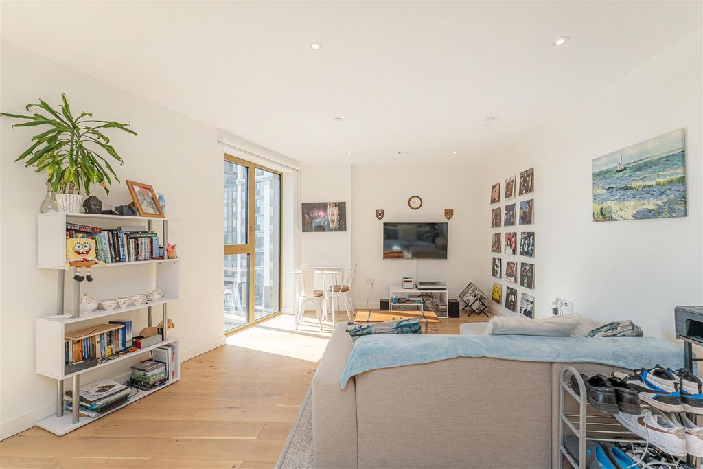 Property photo 2 of 16 Living Room