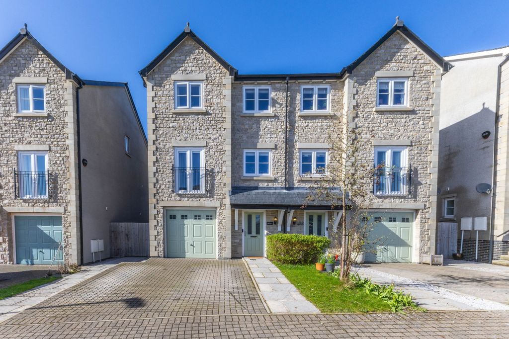 Property photo 1 of 30