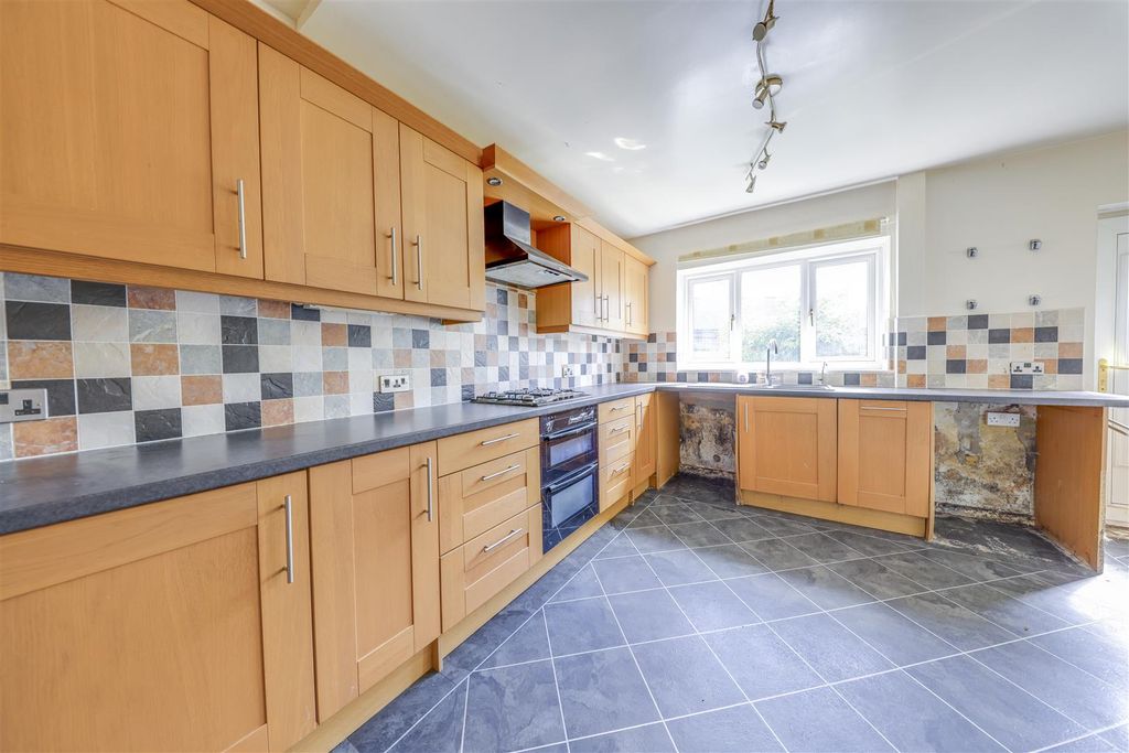 Property photo 3 of 12 cm2A1300-cm2A1304-1.Jpg