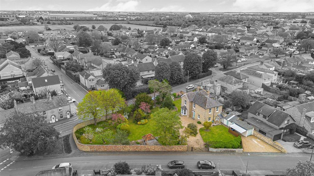 Property photo 2 of 38 50_79332 B&amp;W.Jpg