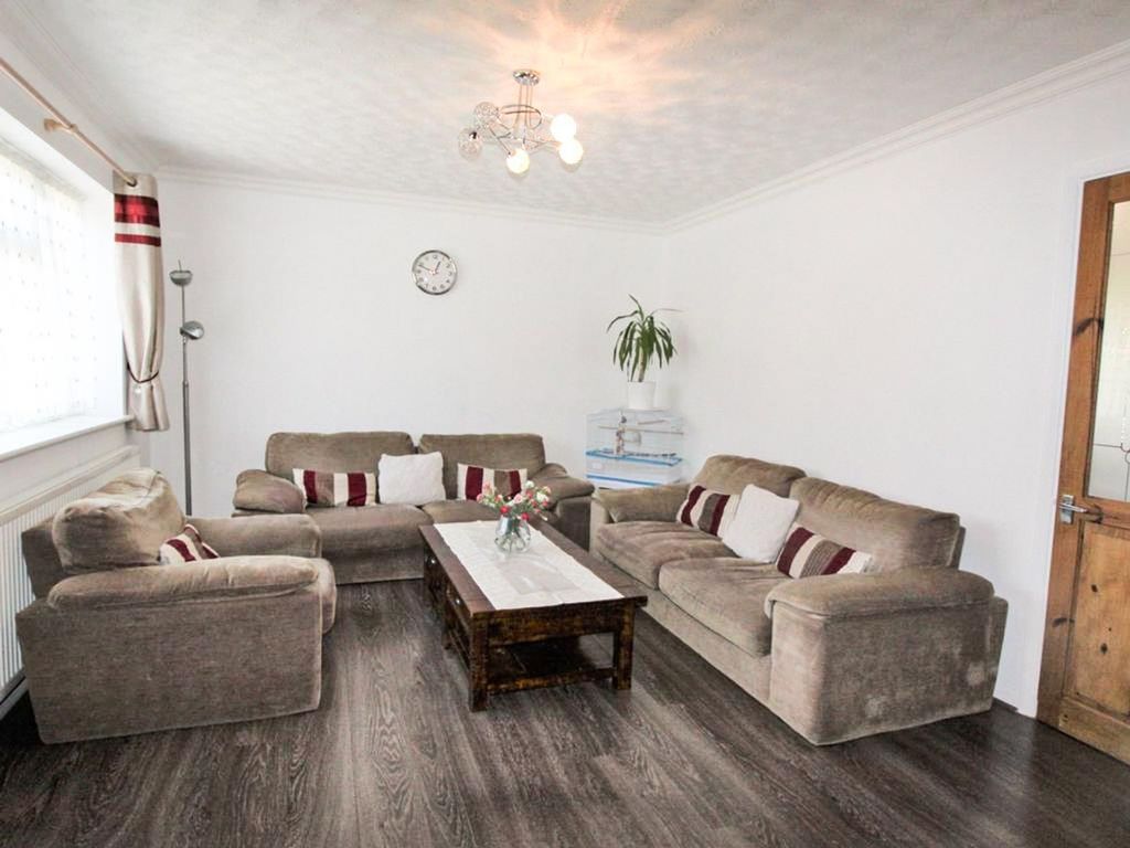 Property photo 3 of 11 Lukin Crescent E4
