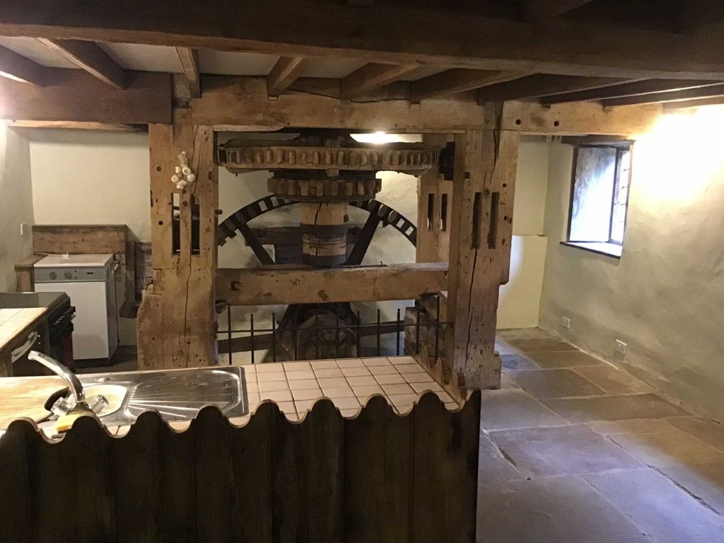 Property photo 3 of 11