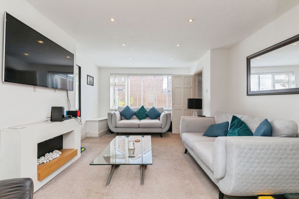 Property photo 3 of 20