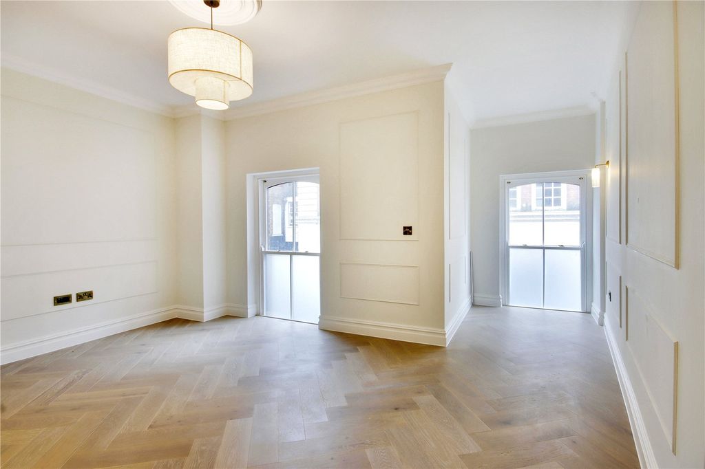 Property photo 1 of 13 Apt 2 Living