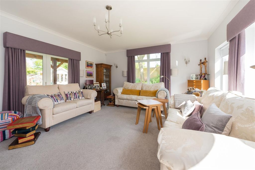 Property photo 3 of 33