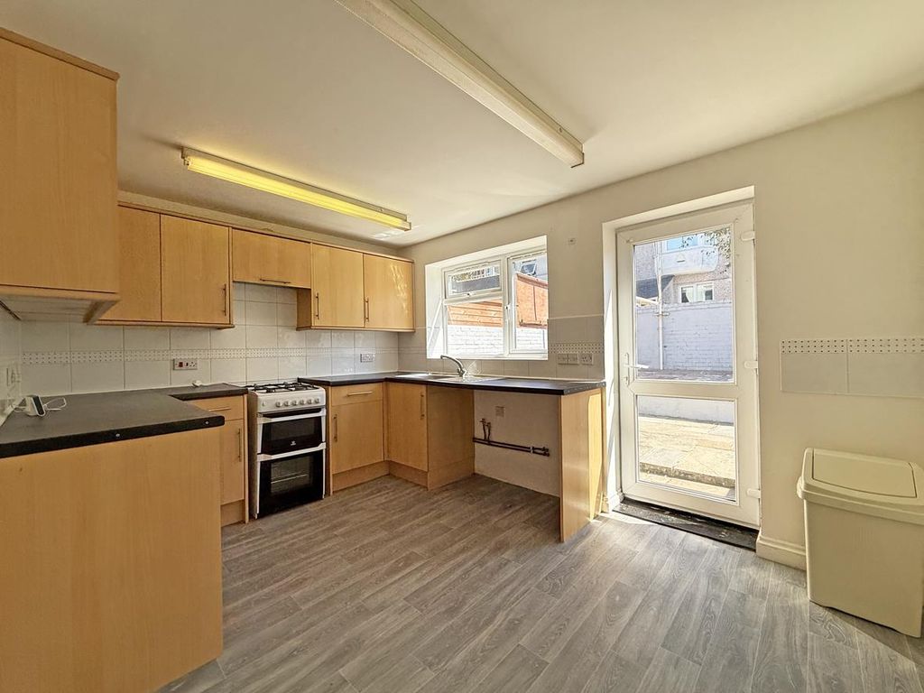 Property photo 3 of 15 Cedarcroft Road 24 - Kitchen.Jpg