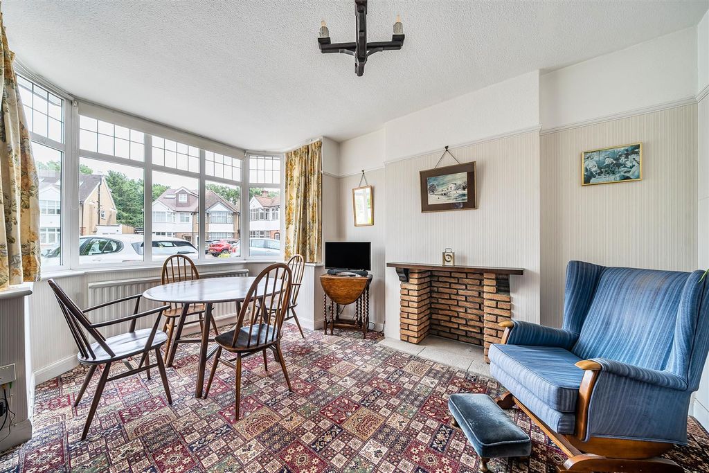 Property photo 3 of 11 Frankland Close - Dining Room.Jpg