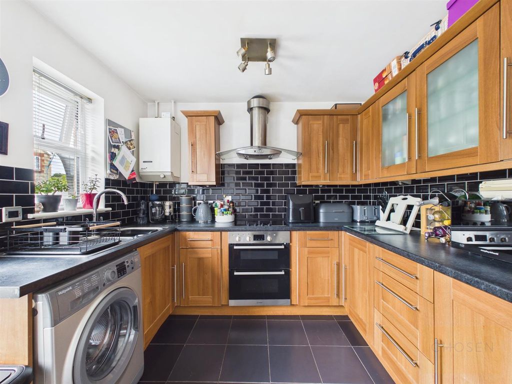 Property photo 3 of 11