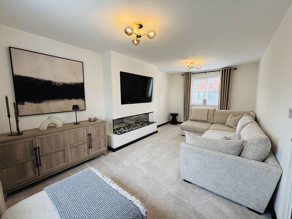 Property photo 2 of 33