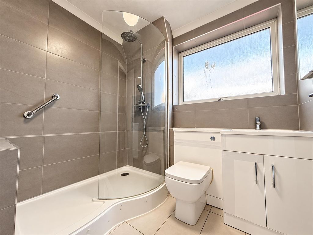 Property photo 2 of 9 Warm, Polished Bathroom Listing Photo.Png