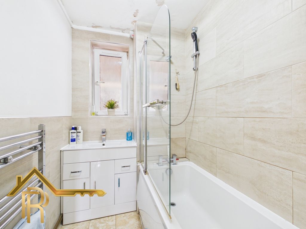 Property photo 2 of 13 Cam03016G0-Pr0084-Still013