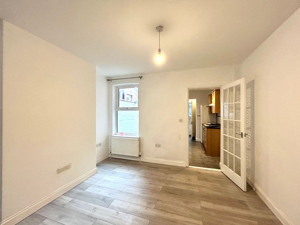 Property photo 3 of 8 Photograph